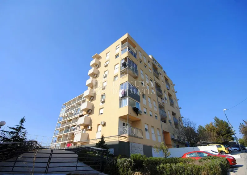 Dvosobni stan za najam, pogled na more – 2