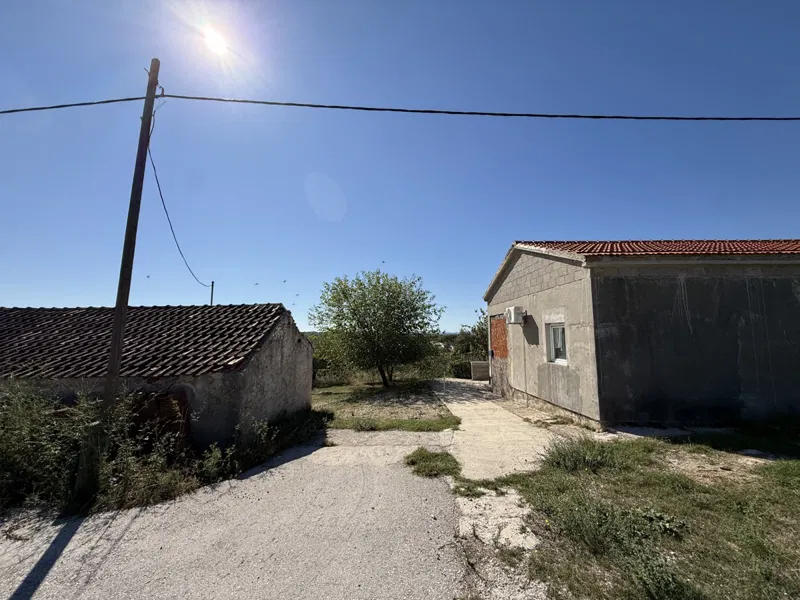 MURVICA- Dvije kuće s poljoprivrednim zemljištem- 11.317m2