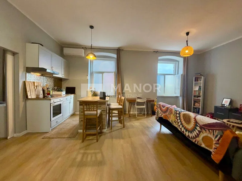 RIJEKA, CENTAR - Adaptiran stan površine 85 m2 podijeljen u 2 jedinice – 2