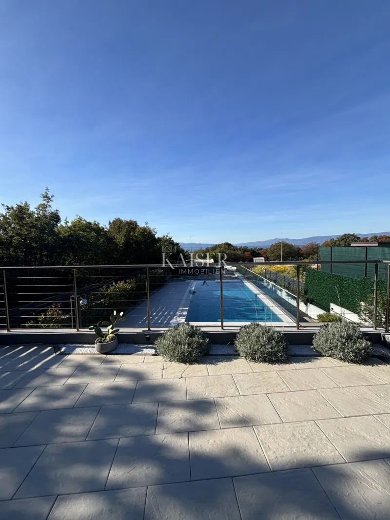 Kostrena - luxus modern villa medencével, tetőterasszal és tengerre néző kilátással – 3