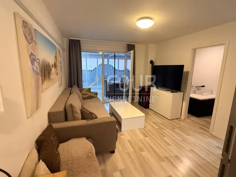 Isztria, Medulin, 45,30 m2, 1 hálószoba + fürdőszoba, terasz 21,20 m2 + park. hónap – 2