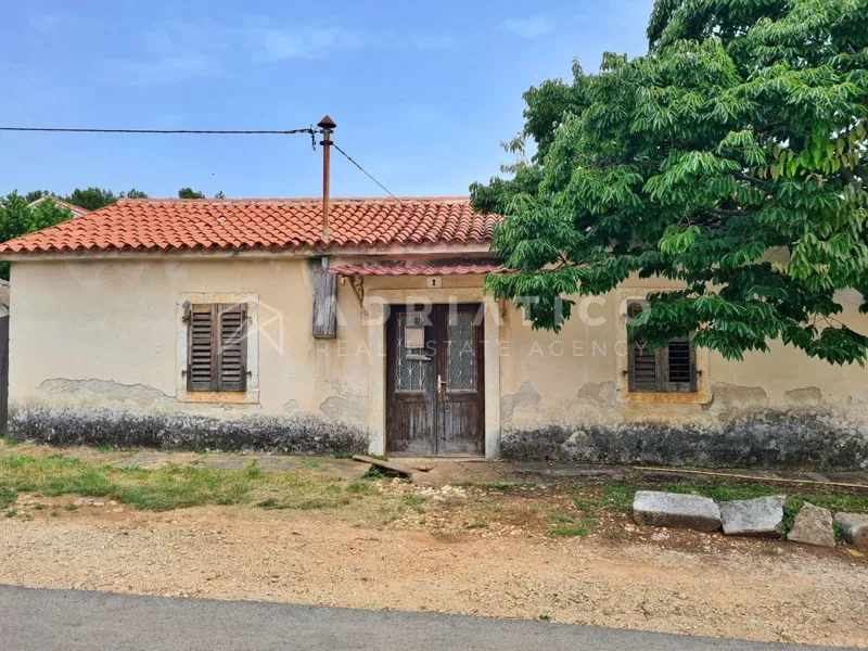 Višnjan, Istra – Kuća s vrtom i projektom za kuću s bazenom