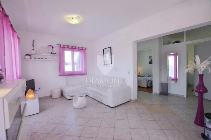 Žminj, okolica, kuća s bazenom, dvije stambene jedinice i građevinskim zemljištem – 3