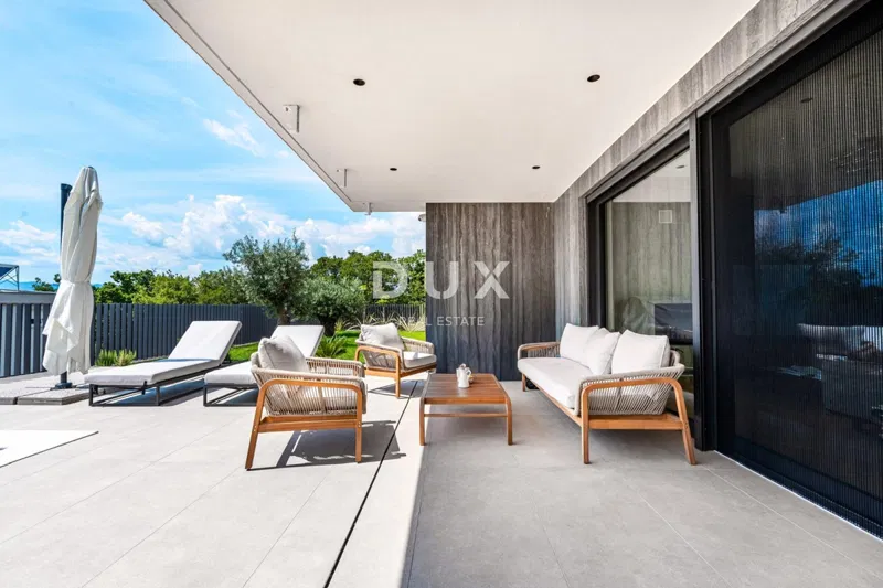 Kostrena, vrhunska villa 400m2, pogled na more, okućnica 950m2 – 2