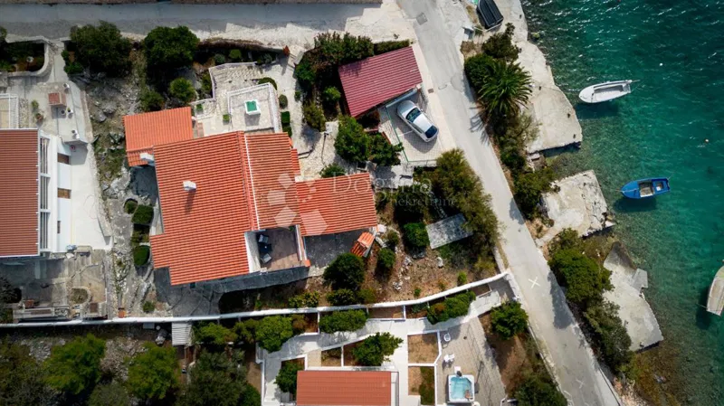 VINIŠĆE | Mediterranean villa by the sea with a boat dock – 2
