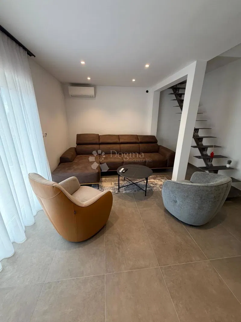 DIVAN STAN ZA NAJAM - KOSTRENA – 2