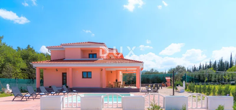 Bilice, vila s bazenom, 171,30 m² – 2