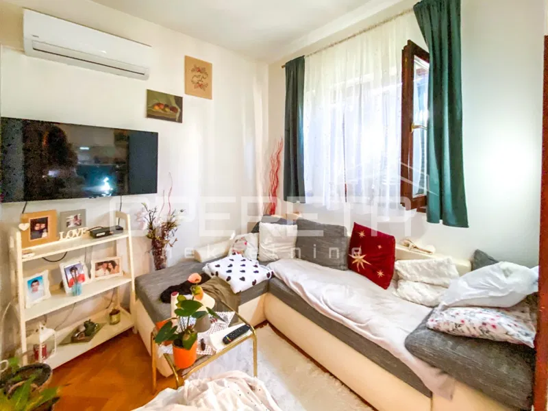 Bilice – Kuća s tri stambene jedinice i pogledom na more – 2