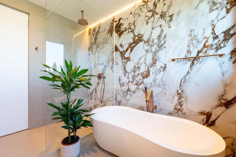 Kostrena – luksuzni penthouse s pogledom, 250 m od mora – 2