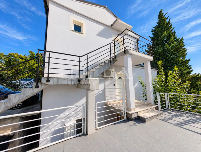 Crikvenica - trosoban stan s okućnicom u blizini plaže – 2