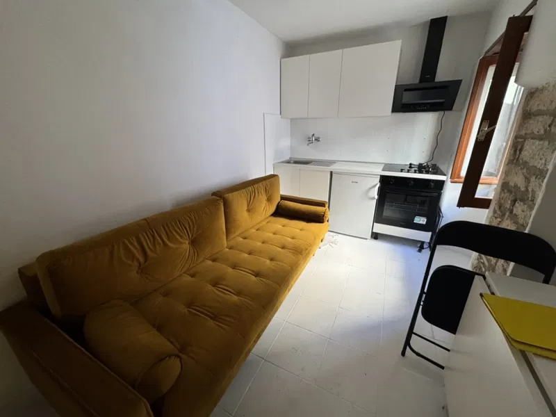 VODNJAN – RENOVIRANA KAMENA KUĆA U SAMOM CENTRU, 30 m² – POTPUNO NAMJEŠTENA,PRILIKA!