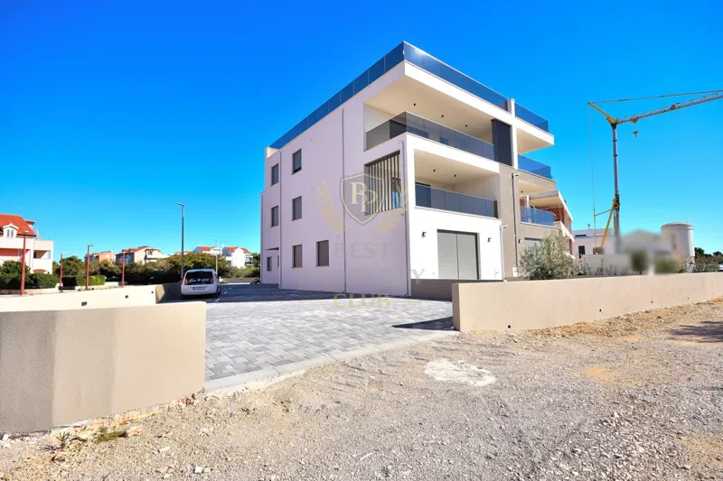 Dvoetažni penthouse s pogledom na more i krovnom terasom – Srima, Vodice, Hrvatska – 3