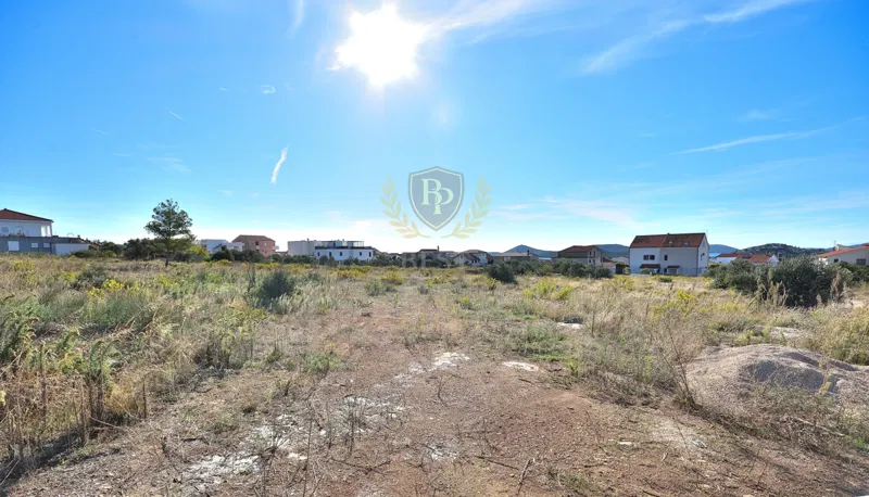 Građevinsko zemljište od 11.021 m² s panoramskim pogledom na more – Tribunj, Hrvatska
