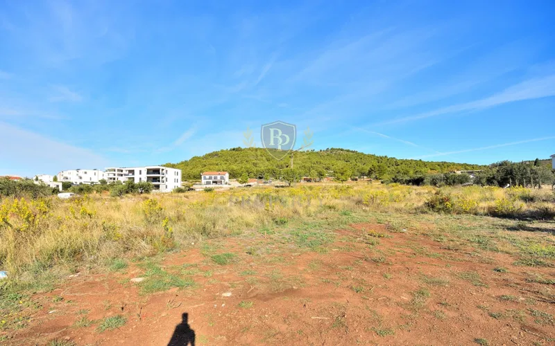 Građevinsko zemljište od 11.021 m² s panoramskim pogledom na more – Tribunj, Hrvatska – 3