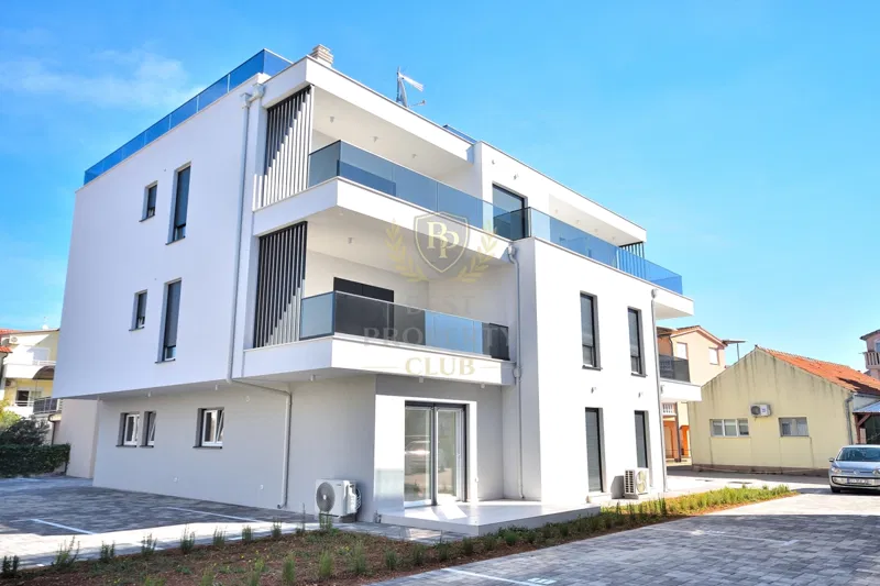 Dvoetažni penthouse s krovnom terasom – Vodice, Hrvatska – 3
