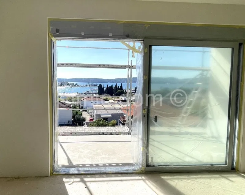 Novi stan s pogledom na more, Trogir