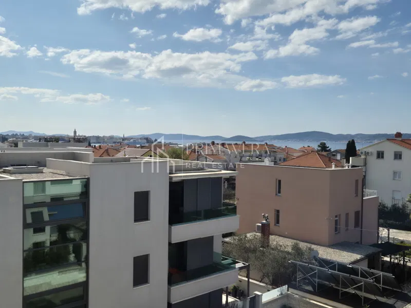 Zadar - Borik, namješten trosoban stan s garažom i pogledom na more