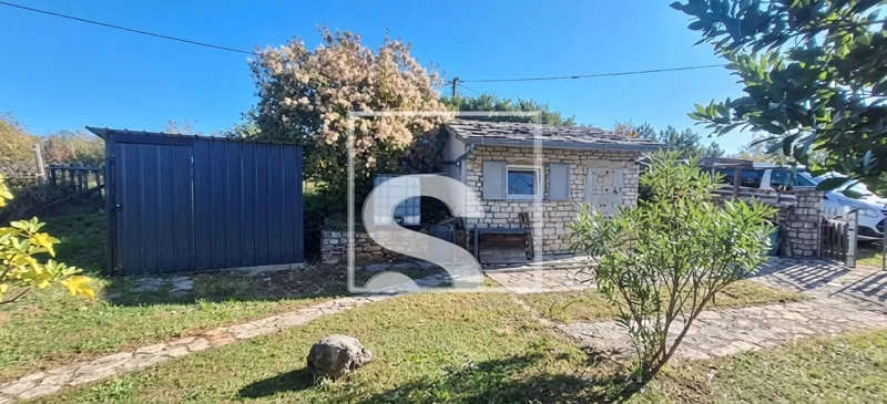 ZEMLJIŠTE 1.631 m² S KAMENOM KUĆOM I MASLINIKOM – 3