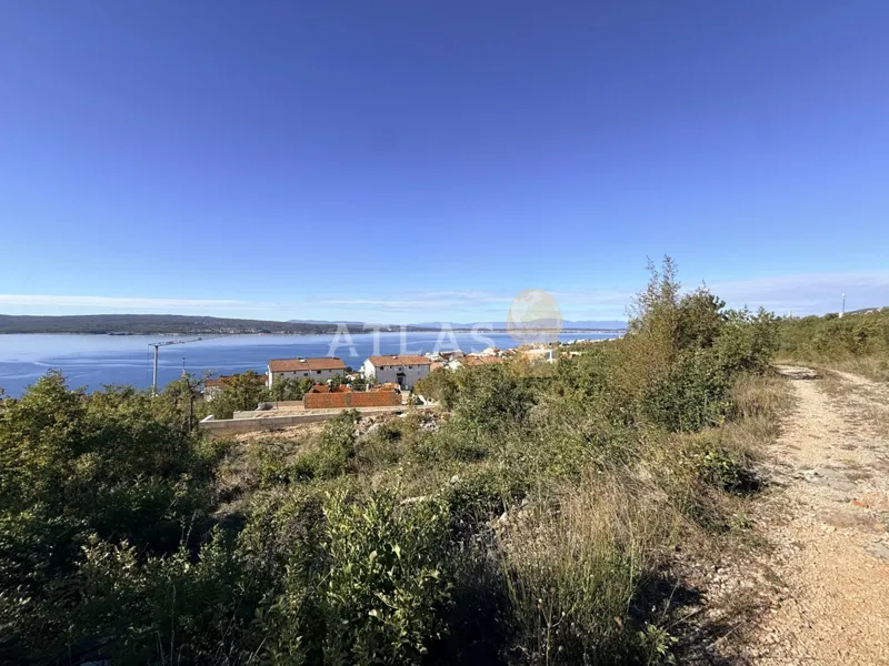 Crikvenica – građevinsko zemljište s projektom moderne kuće, 493 m²