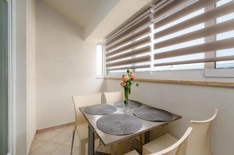 UMAG,ZAMBRATIJA – NAMJEŠTEN STAN S DVIJE SPAVAĆE SOBE, 350 M OD MORA! – 2