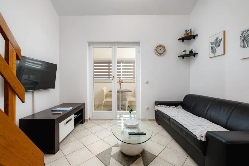 UMAG,ZAMBRATIJA – NAMJEŠTEN STAN S DVIJE SPAVAĆE SOBE, 350 M OD MORA! – 3
