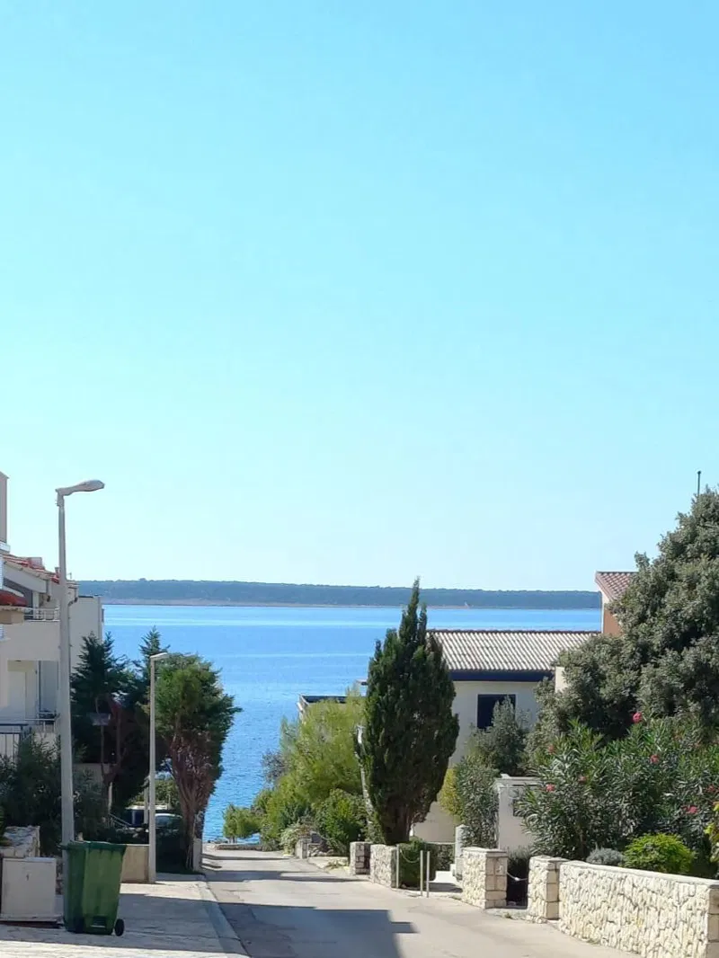 MANDRE - Dvosobni stan 130m od plaže