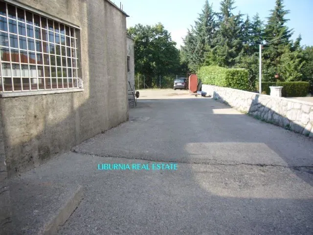 RUBEŠI - Poslovni objekt - 300m2, 2400m2 OK