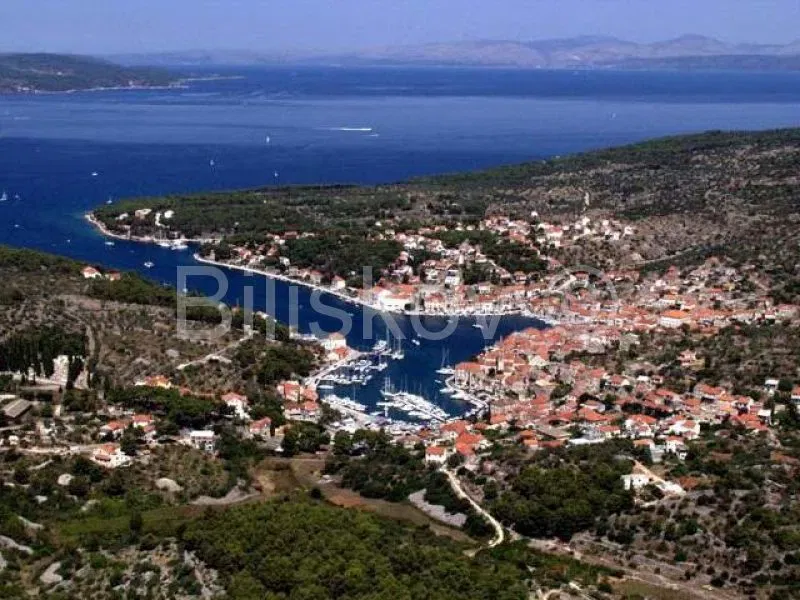 Milna, edilizio - turistico – 2