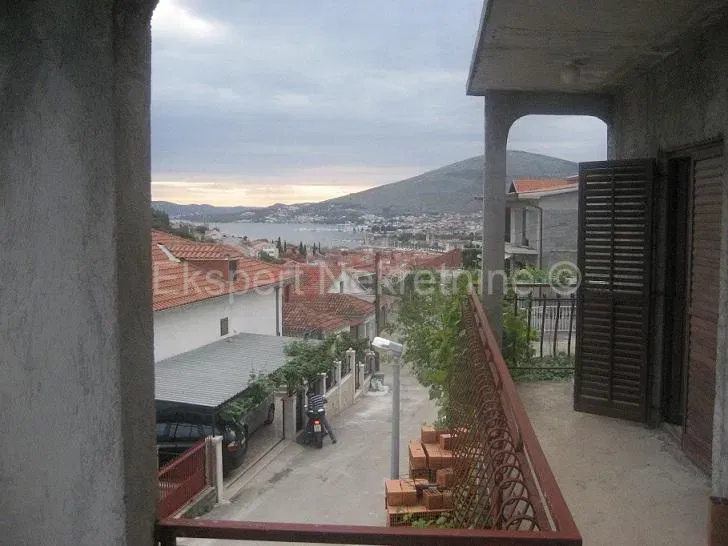 Trogir, casa indipendente di 130 m2 con giardino di 380 m2 – 2