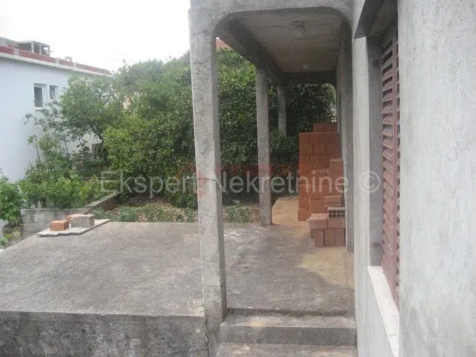 Trogir, casa indipendente di 130 m2 con giardino di 380 m2 – 3