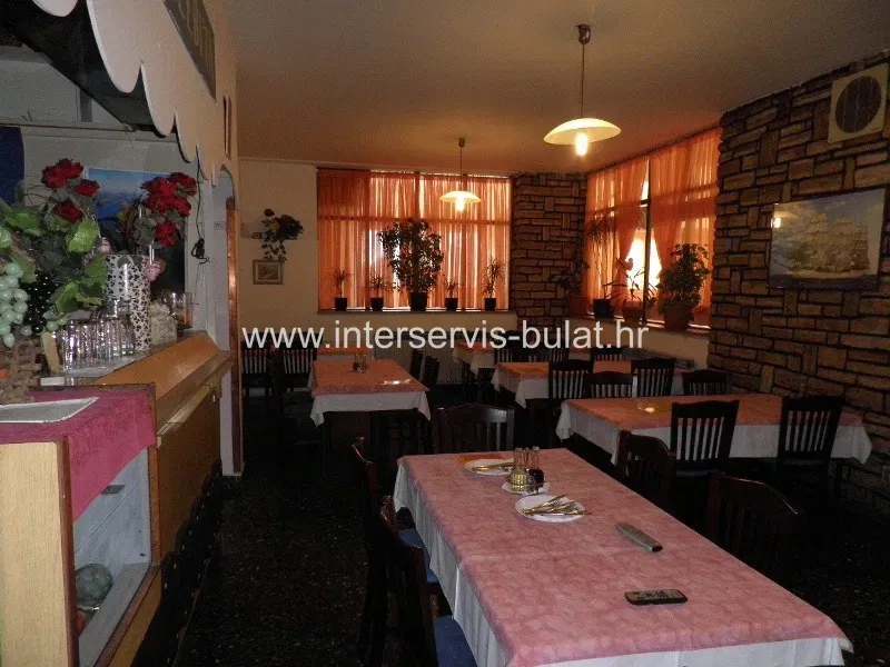 Commercial and residential building in a attractive location – 3