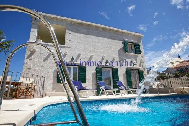 BRAČ, VILLA WITH SWIMMING POOL – 2