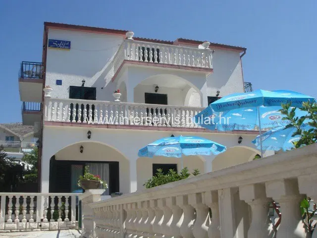 .::: Guesthouse with 10 rooms and a café :::. – 2