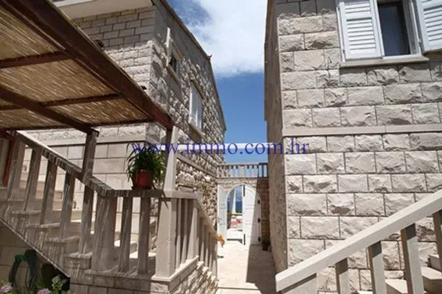 ISLAND OF BRAČ, VILLA WITH SWIMMING POOL, FIRST ROW TO THE SEA – 3