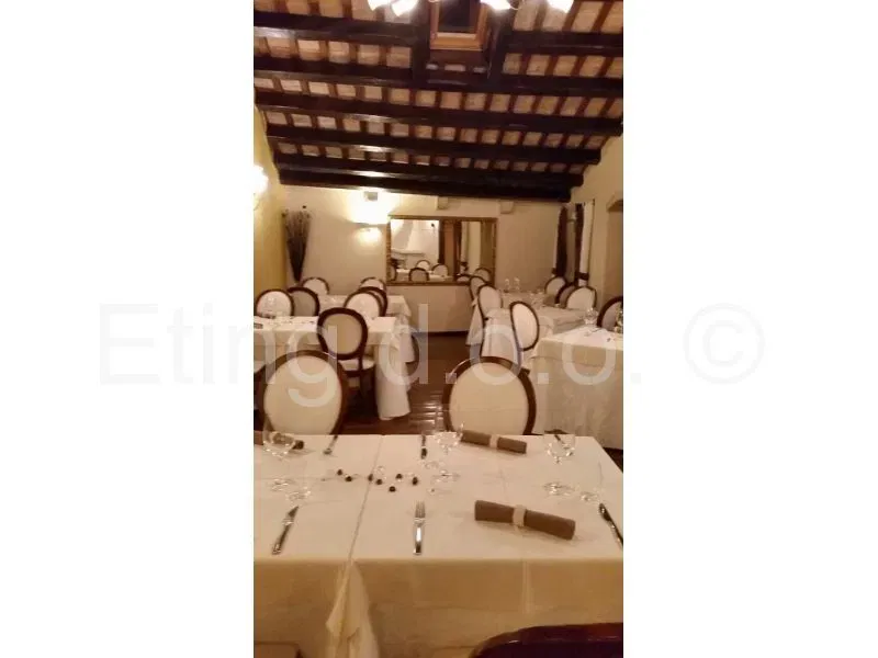 Rovigno, ufficio, un ristorante nella città vecchia, vicino al mare. – 3