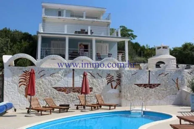 LUXURY SEAFRONT VILLA NEAR TROGIR – 2