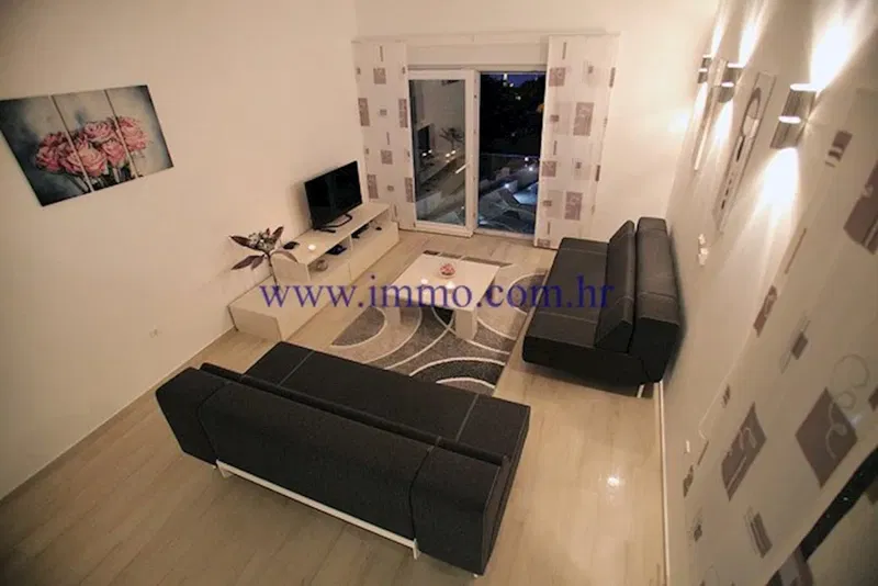 CIOVO, IN VENDITA VILLA CON PISCINA VICINO A TROGIR – 3