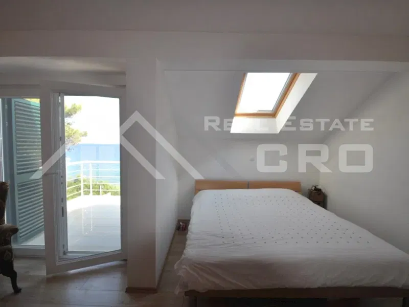 Immobili Brač - Villa arredata in ambiente tranquillo, in prima fila sul mare, in vendita – 3