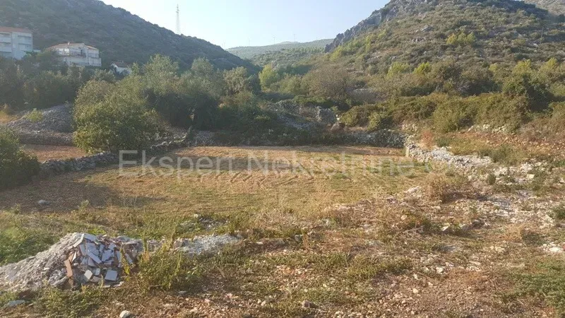 Seget Vranjica, Baugrundstück 1200 m2, 350 m vom Meer entfernt
