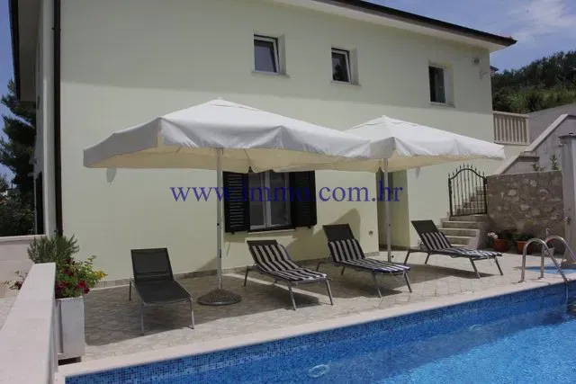 VILLA CON PISCINA – 2