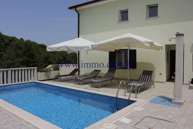 VILLA CON PISCINA – 3