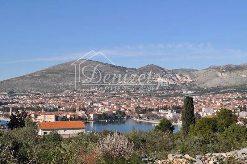 Telek Trogir – 2