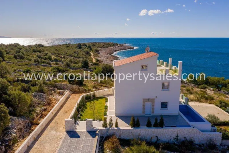 Rogoznica, villa for sale, 1.500.000 € – 2