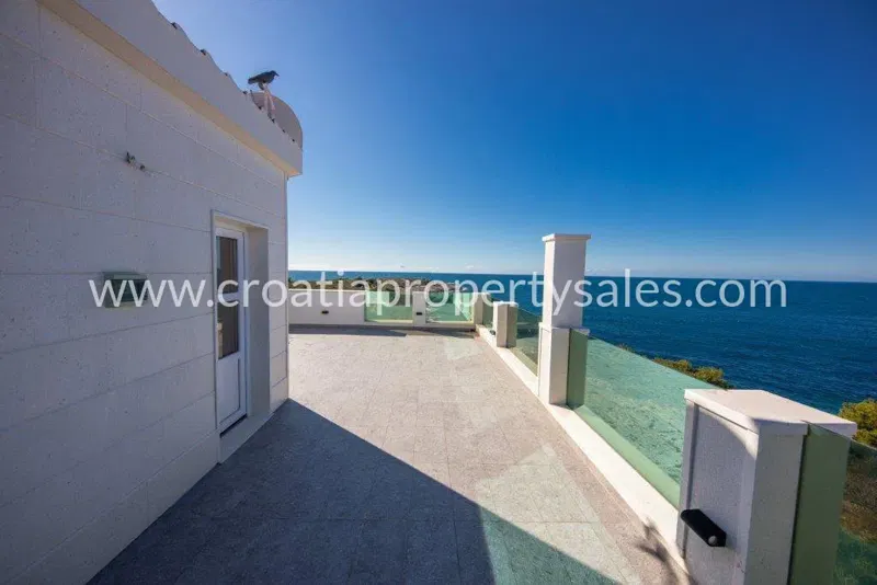 Rogoznica, villa for sale, 1.500.000 € – 3