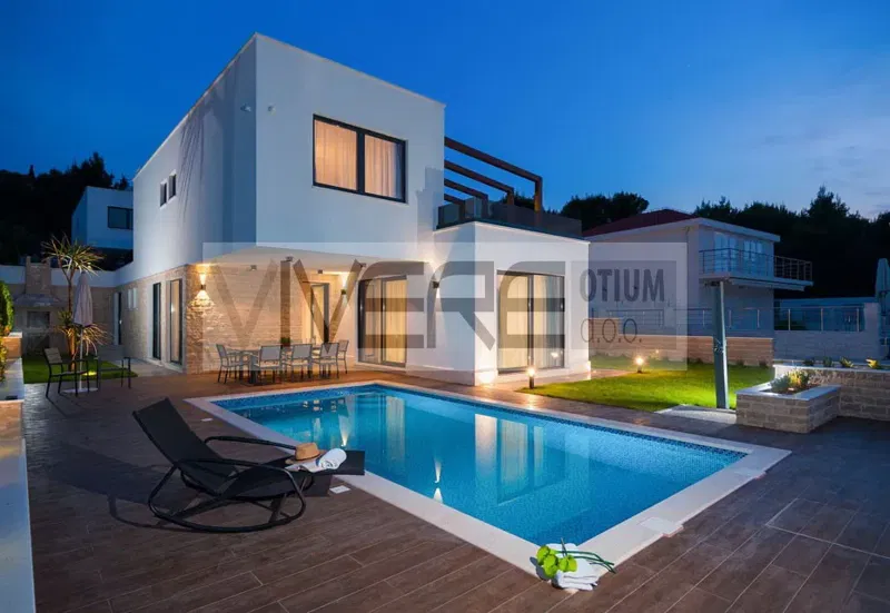 Exclusive Beachside Residence – 2
