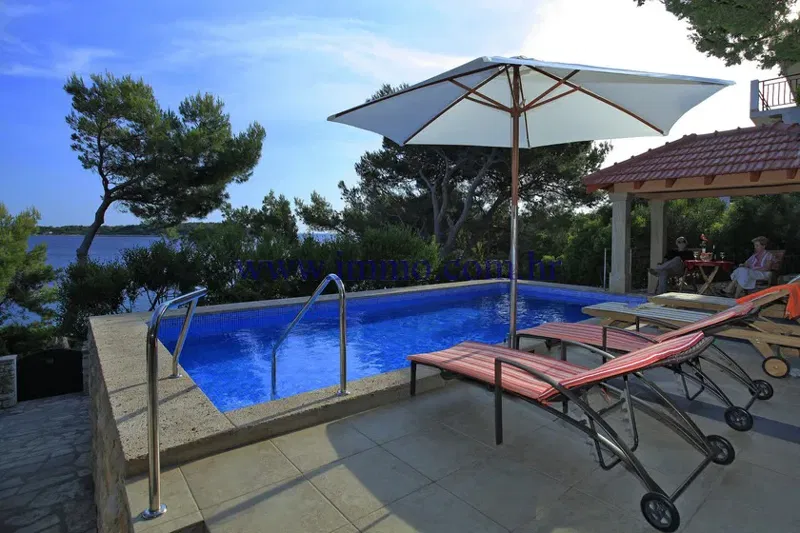 KORČULA, GORGEOUS VILLA WITH SWIMMING POOL, ON THE SEAFRONT – 3