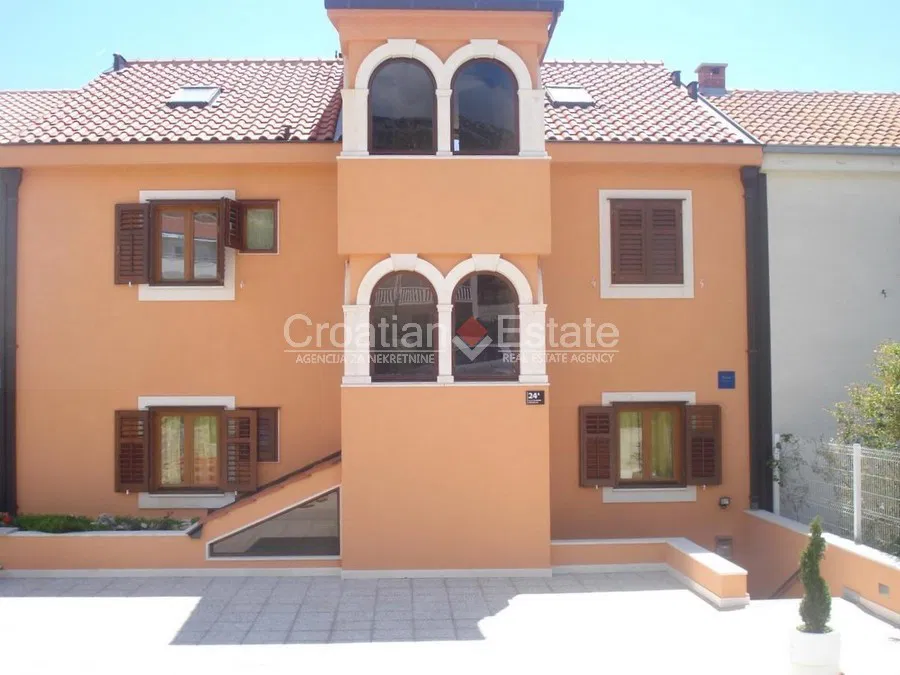 Otok Brač, prijeten mini hotel na prodaj
