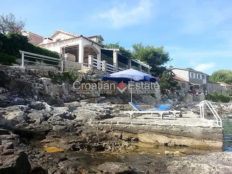 Island Vis, lovely stone house in first row to the sea – 2