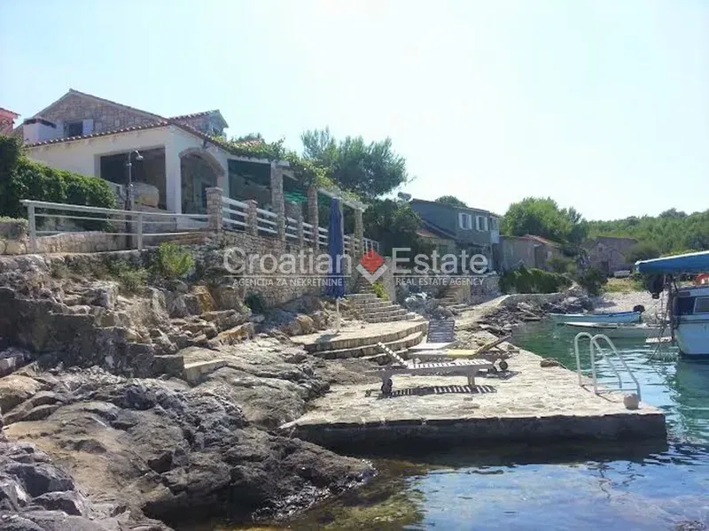 Island Vis, lovely stone house in first row to the sea – 3