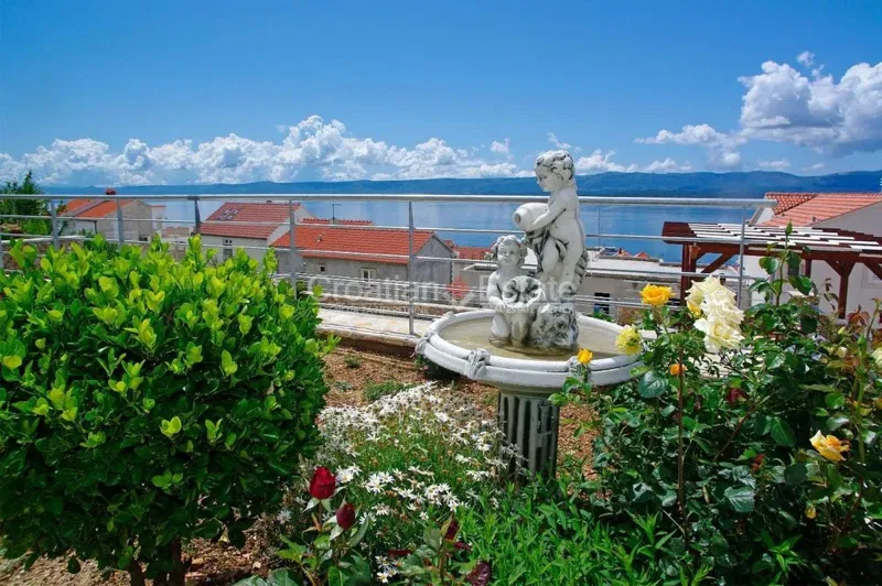 Island Brač, house with 20 apartments – 3
